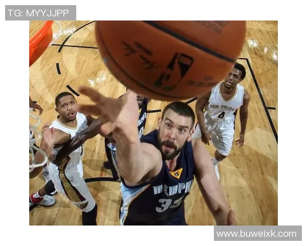 小牛客场力挫灰熊,普尔洛独砍27分成致胜关键 小牛客场力挫灰熊,普尔洛独砍27分成致胜关键